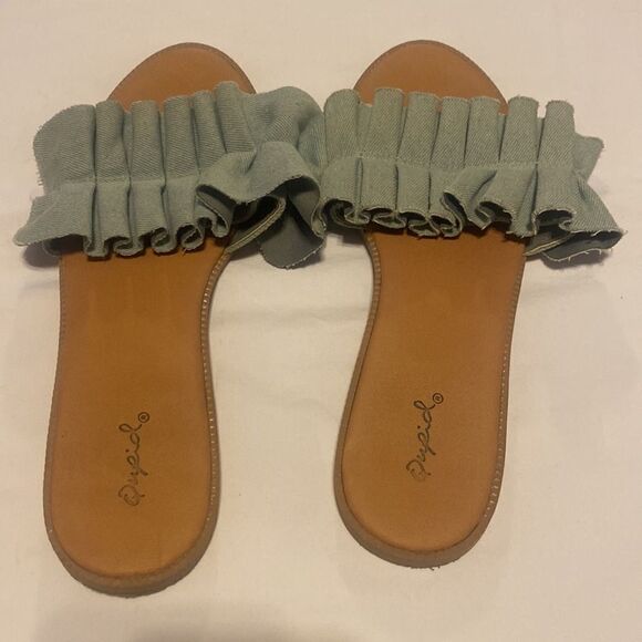 Qupid Denim Ruffle Sandals VGUC Size Women’s 8 - Picture 2 of 4